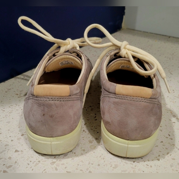 Ecco Women's Taupe Sneakers with Cream Laces | Size 7 - Picture 3 of 5